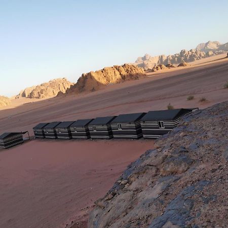 Rum Titanic Wadi Rum Luaran gambar